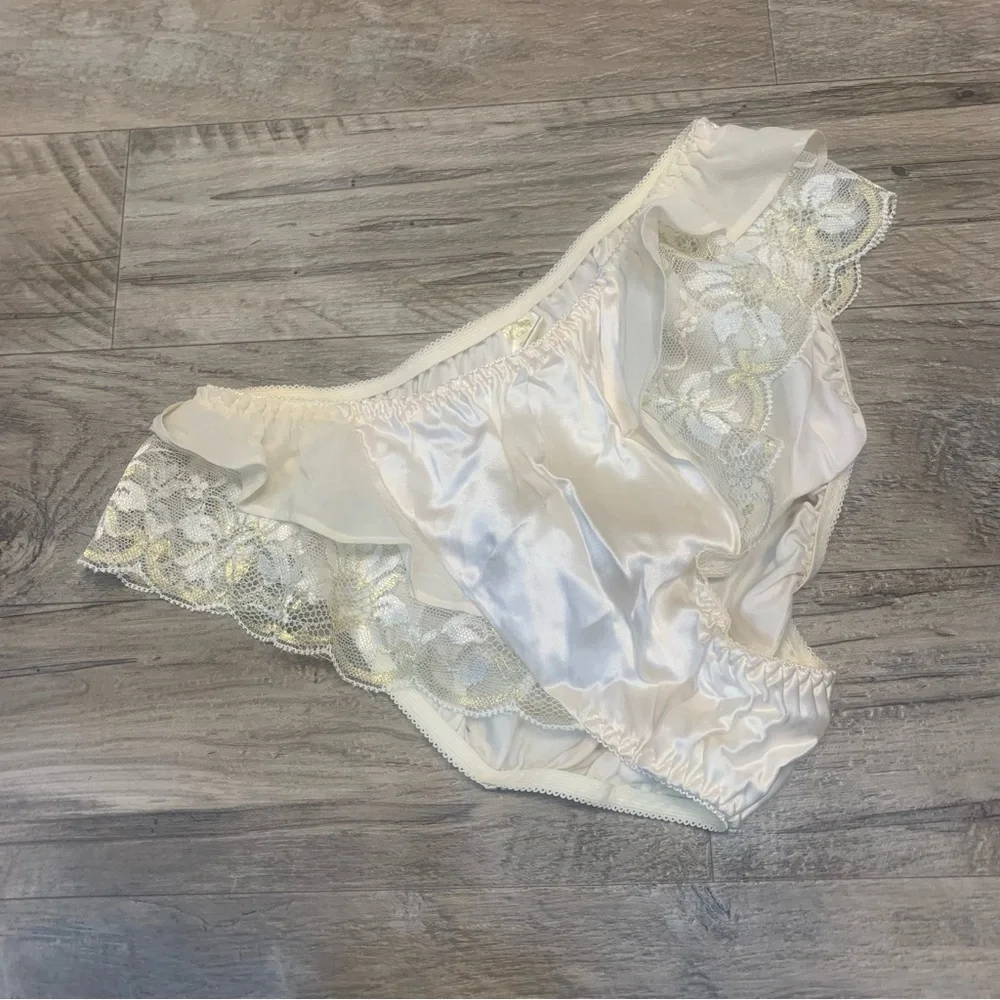 Victoria Secret Rare VTG Gold Label 90s 80s 100% Silk Lace Trim Bikini Panty - Picture 10 of 12